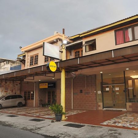 Spot On 2358 Aster Homestay Mlati Exterior foto